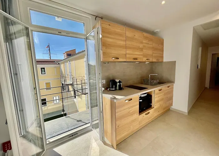 Centre Village Cap Ferrat * Сен-Жан-Кап-Ферра