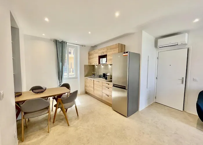 Centre Village Cap Ferrat * Сен-Жан-Кап-Ферра