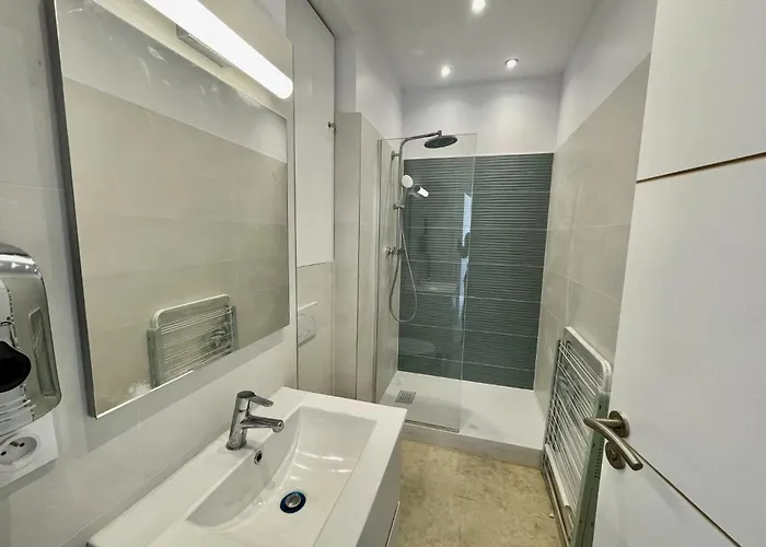 Centre Village Cap Ferrat Сен-Жан-Кап-Ферра