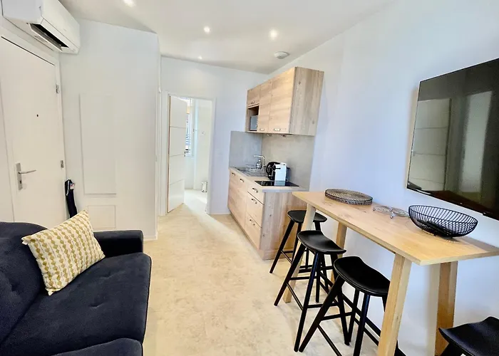 Centre Village Cap Ferrat * Сен-Жан-Кап-Ферра