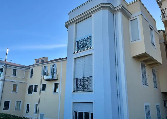 Centre Village Cap Ferrat * Сен-Жан-Кап-Ферра