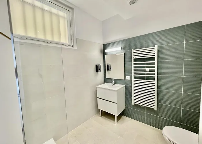 Centre Village Cap Ferrat Сен-Жан-Кап-Ферра